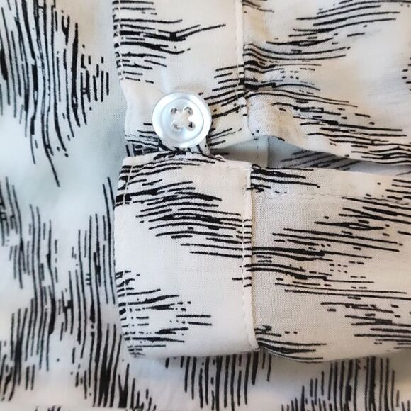 Cloth & Stone White & Black Diamond Ikat Patterned Long Sleeve Button Down Shirt - Picture 6 of 9